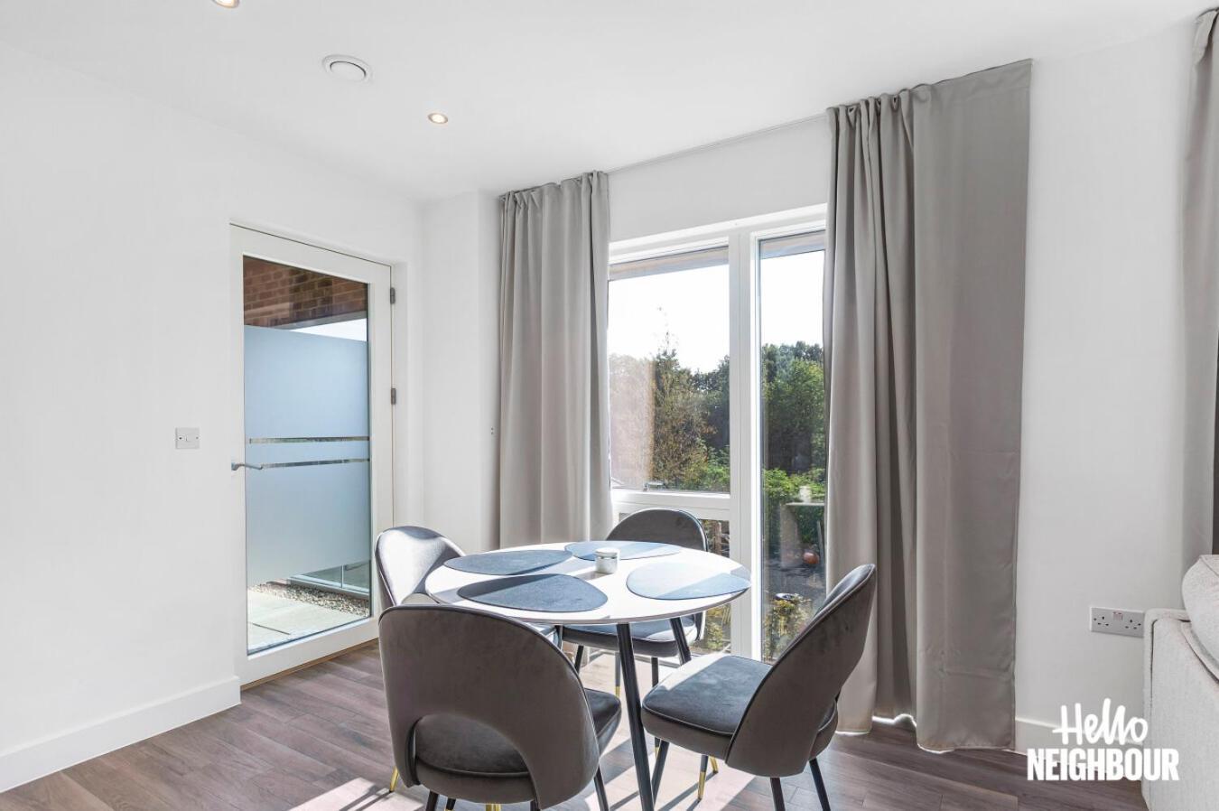 Modern 1 Bedroom Apartment With Parking In Colindale, London Edgware Eksteriør bilde