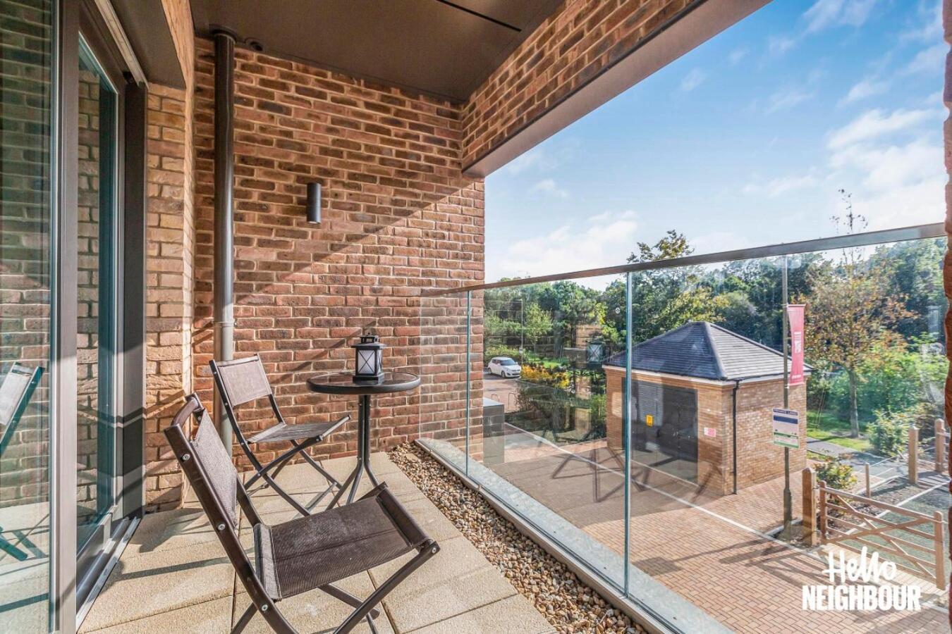 Modern 1 Bedroom Apartment With Parking In Colindale, London Edgware Eksteriør bilde